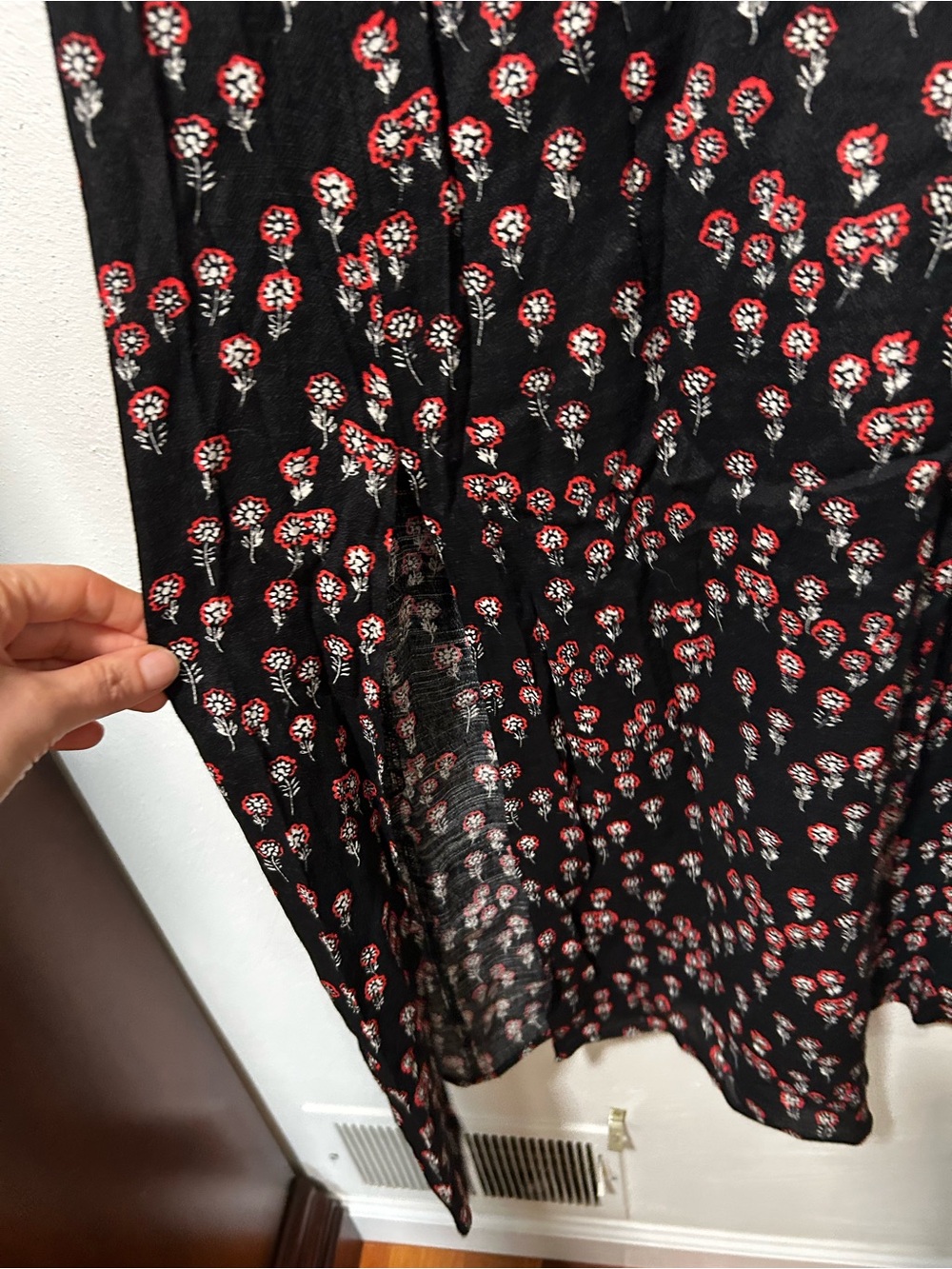 Free People Corrie Split Hem Ditsy Floral Print Midi Dress Black & Red. Size 6 - Picture 4 of 5